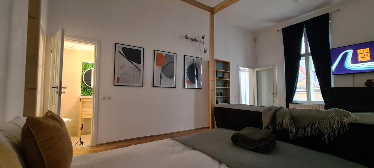 Zeiss House Lägenhet Braşov Exteriör bild